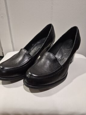 Born Black Leather Heeled Loafers